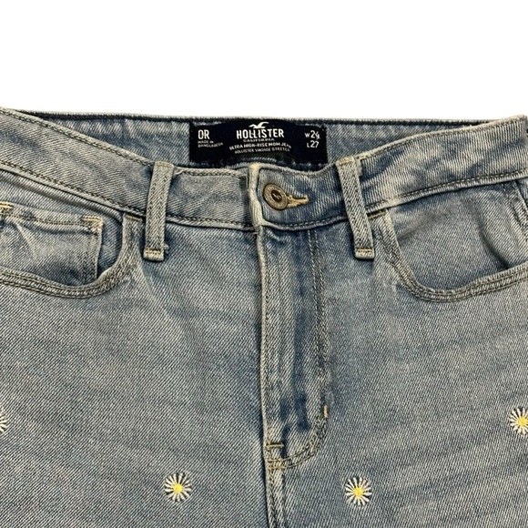 Hollister | 90’s Light Blue Jeans w/ Flower Ultra High rise Mom Jean 24 (27L) - Picture 3 of 7